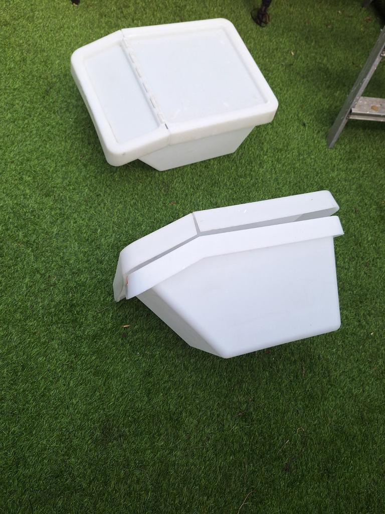 2x Witte kunststof kist met deksel, Kunststof, Gebruikt, 50 tot 100 cm, Ophalen of Verzenden