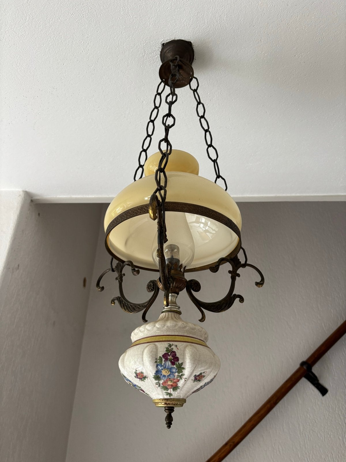 Antieke Hanglamp met Porseleinen Onderkant voor Gang, Huis en Inrichting, Lampen | Hanglampen, Ophalen of Verzenden, Gebruikt