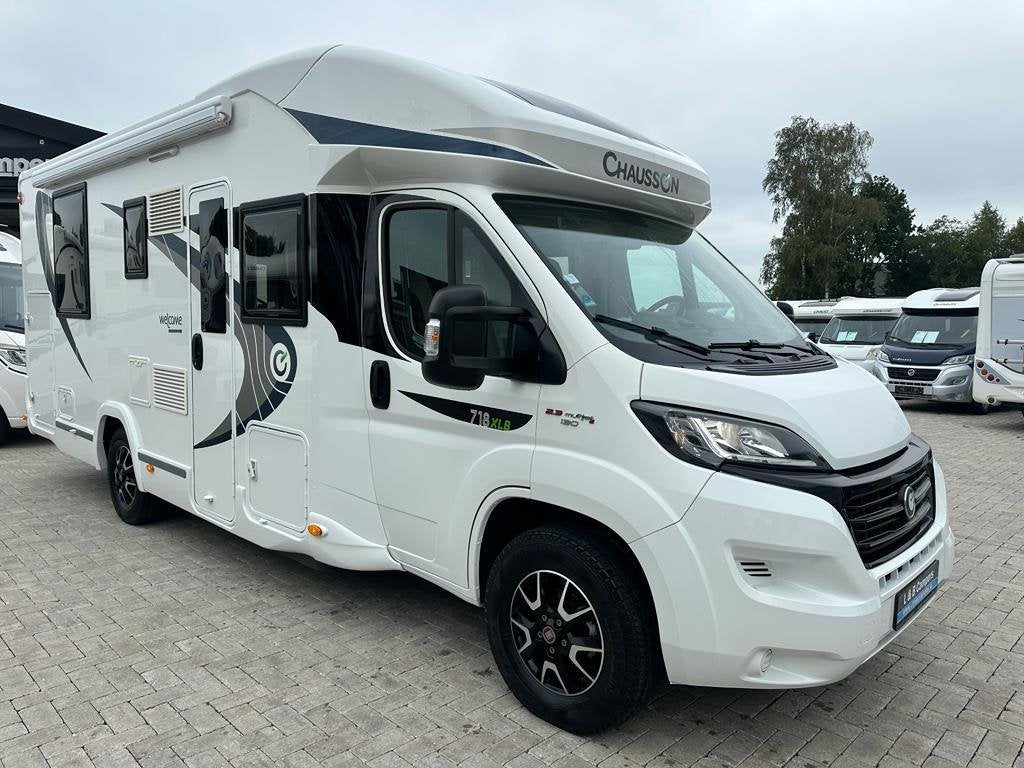 Chausson Limited Edition 718 XLB Queensbed 25000 km Euro 6, Fiat, Half-integraal, 7 tot 8 meter, Tot en met 5