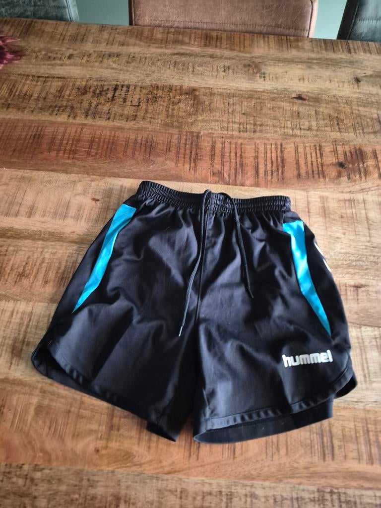 Hummel sportbroekje maat 140 cyaan blauw/zwart, Gebruikt, Jongen of Meisje, Sport- of Zwemkleding, Ophalen of Verzenden