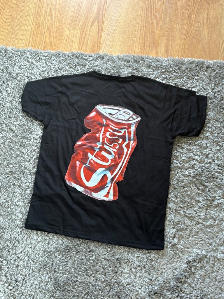 Stussy T-Shirt Zwart met Rode/Witte Details in Maat M, Maat 48/50 (M), Zwart, Stussy, Ophalen of Verzenden