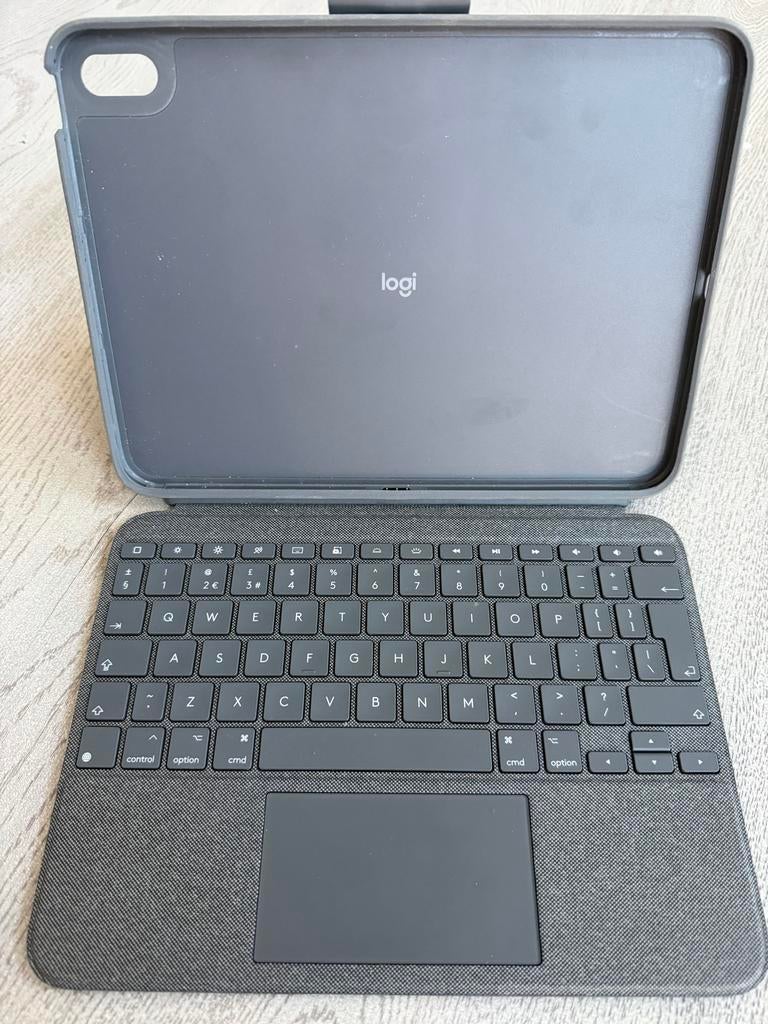 iPad 10 Blauw 64GB Z.G.A.N. met Smartfolio & Logitech toetse, 10 inch, Ophalen of Verzenden, Zo goed als nieuw, 64 GB