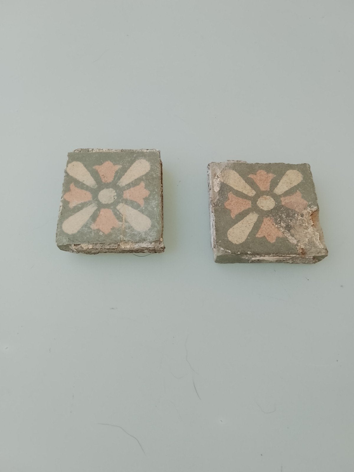 Set van 2 antieke decoratieve tegels met bloemmotief, Ophalen of Verzenden