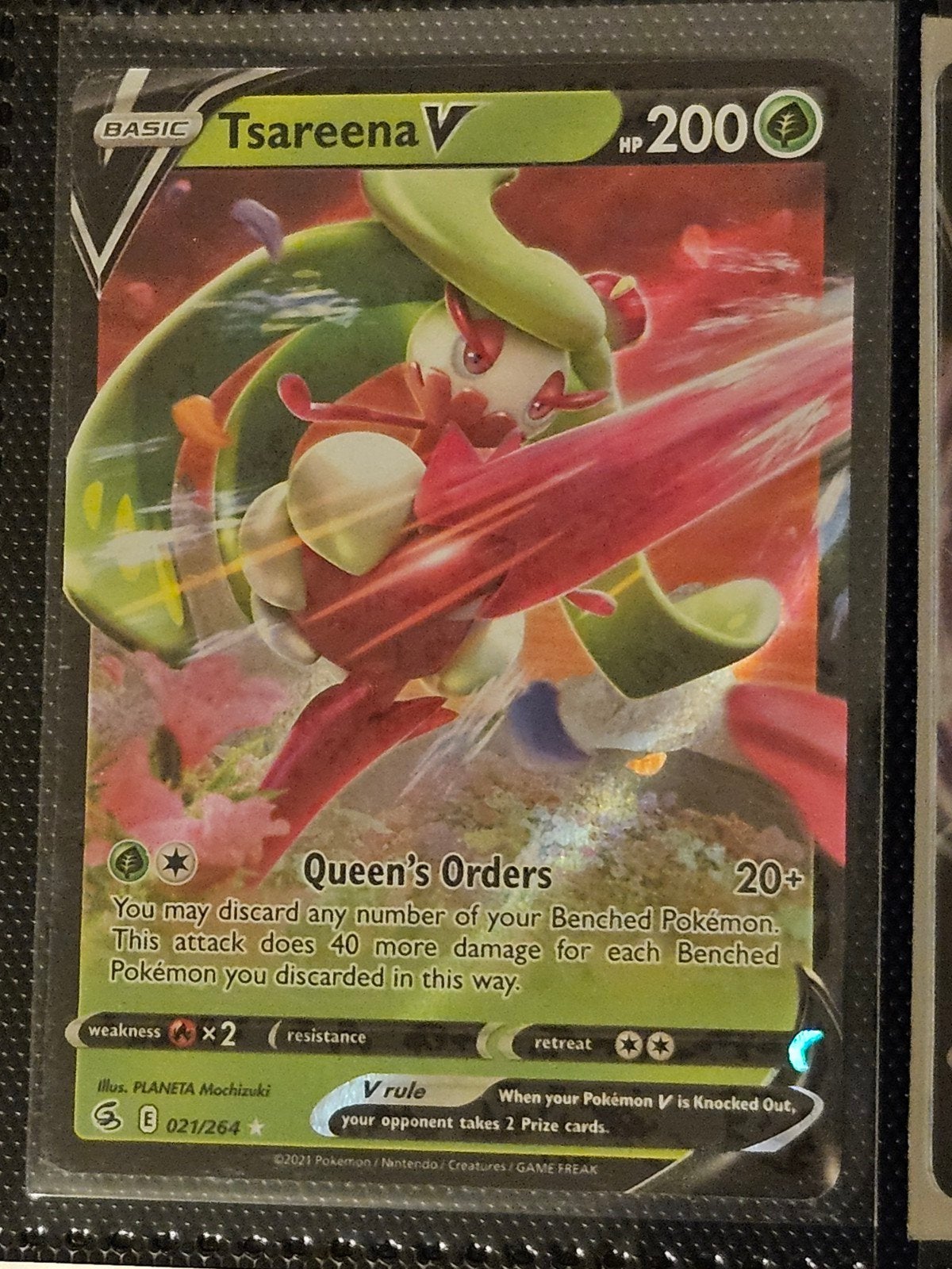 Pokemon Tsareena V 021/264 Fusion Strike, Ophalen of Verzenden, Zo goed als nieuw, Losse kaart, Foil