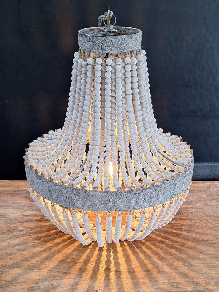 kraaltjes-lamp hanglamp met houten kralen in metalen frame, Huis en Inrichting, Lampen | Hanglampen, Ophalen, Gebruikt, Hout, Landelijke stijl