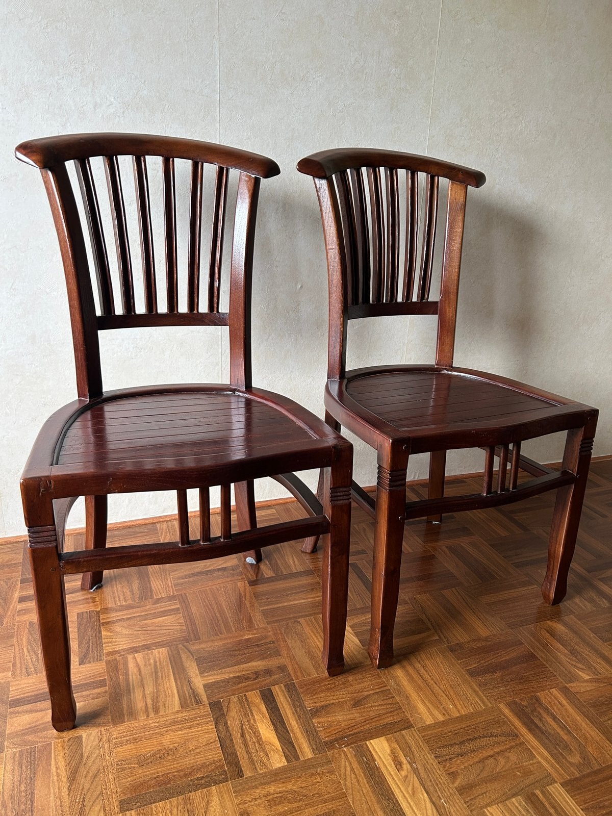 Twee koloniale teakhouten stoelen, eetkamerstoelen, Ophalen