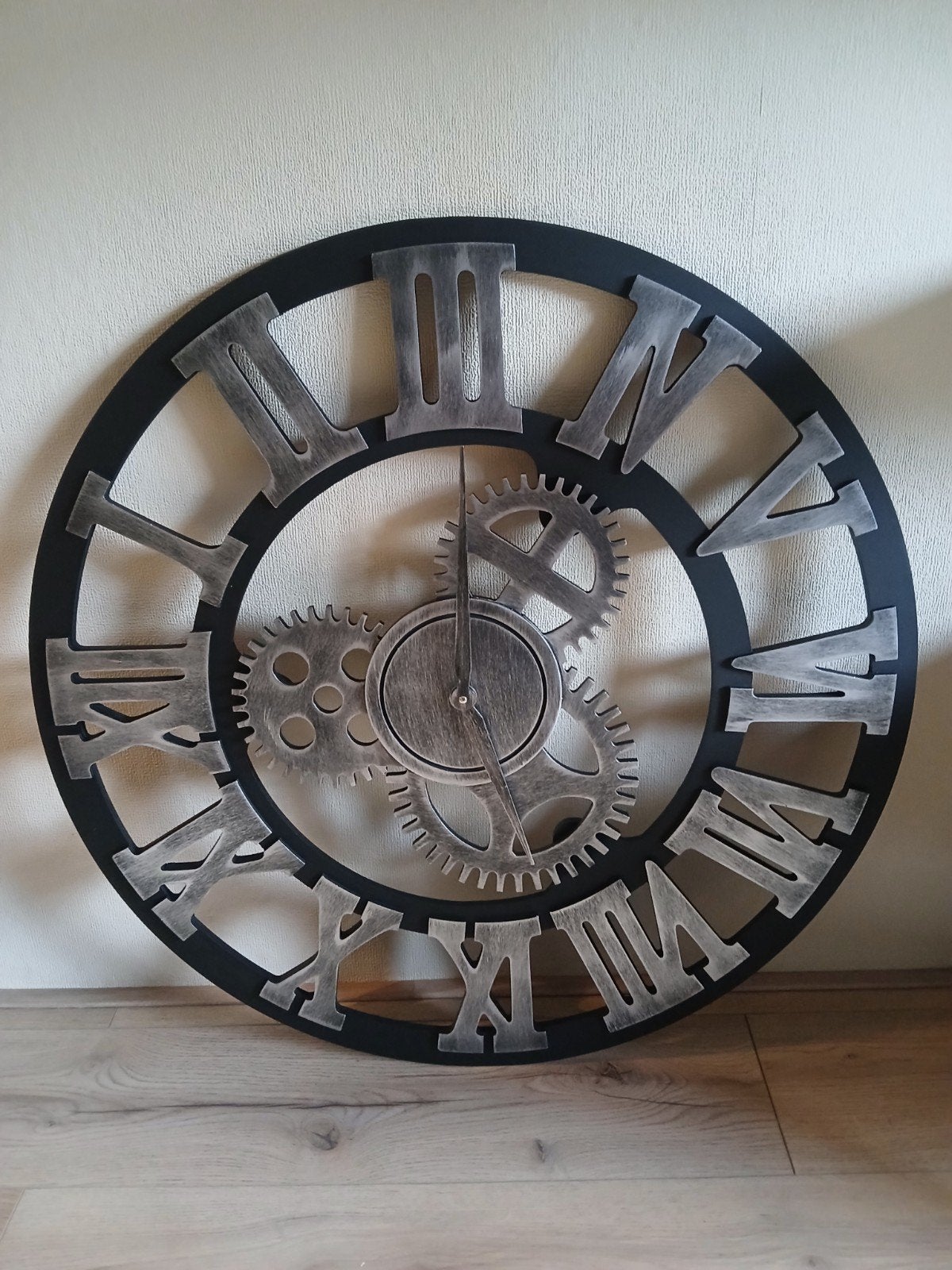 Wandklok Levi Grieks XL,80 cm,zwart/grijs. stil uurwerk, Ophalen, Wandklok