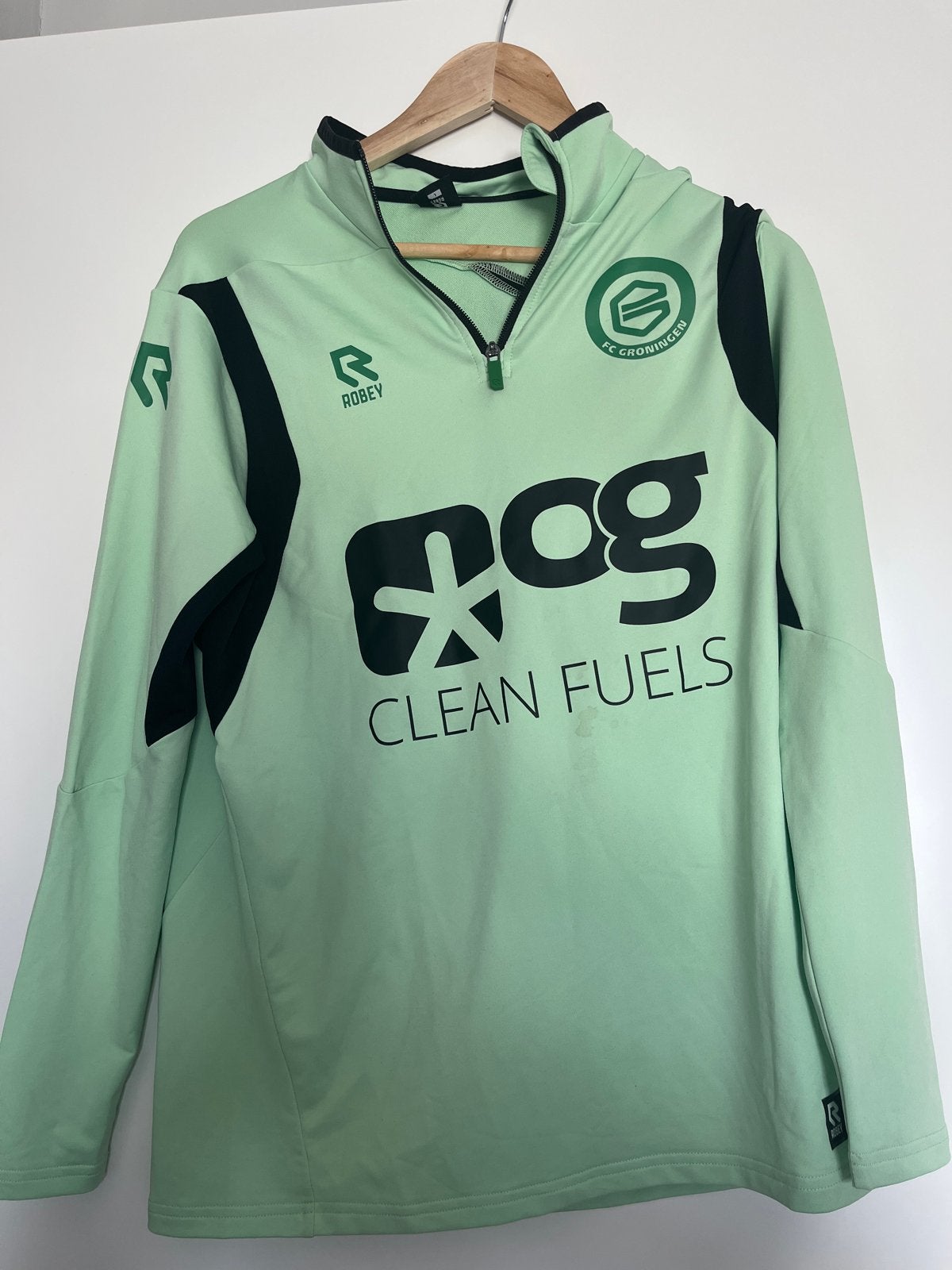 FC Groningen trainingstrui Robey maat L, Maat 48/50 (M), Nieuw, Ophalen of Verzenden, Voetbal