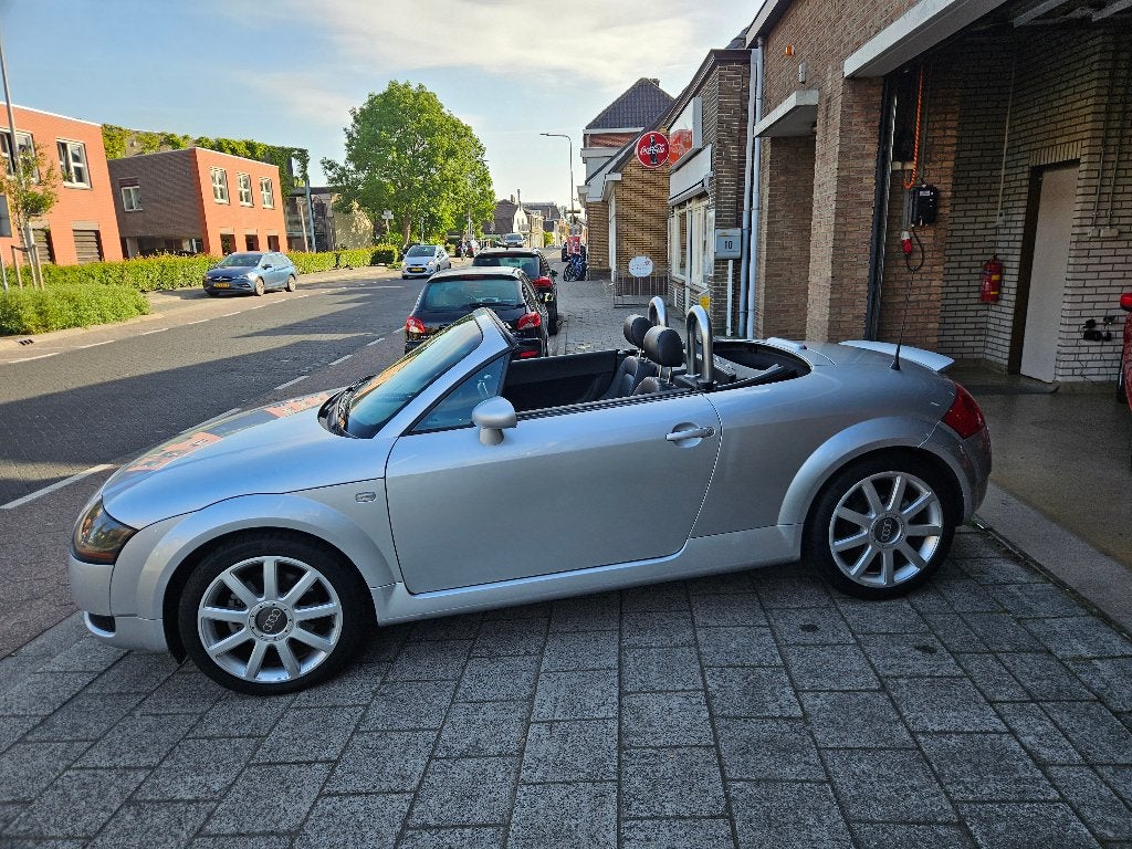 Audi TT Roadster 1.8 5V Turbo Quattro 225 PK 2000 Grijs, foto 2