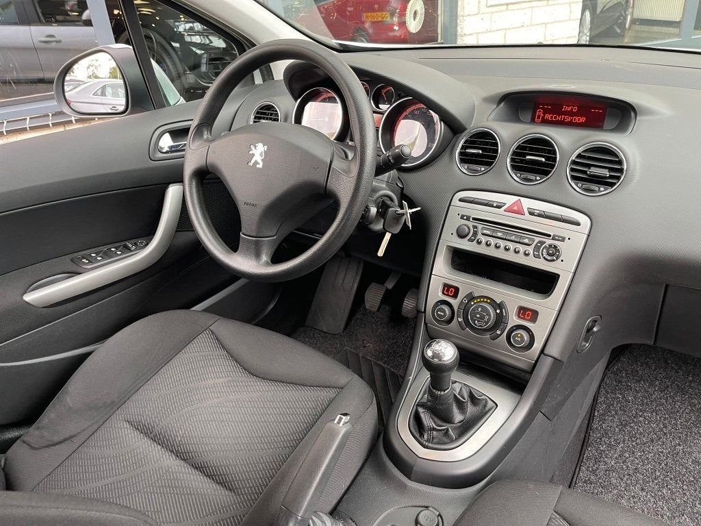 Foto 2 van Peugeot 308 1.6 VTi 5-deurs | Airco APK Weinig km (bj 2010)