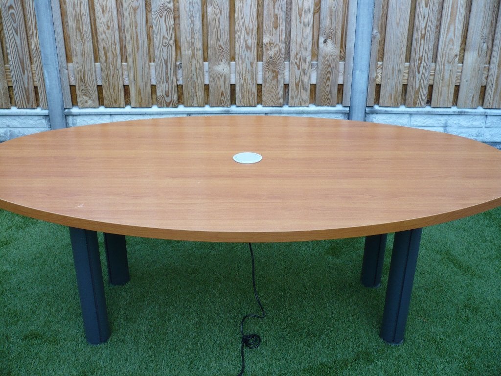 Grote ovale vergader tafel met 3x stopcontact en 2x usb-a, Ophalen, Demontabel, Gebruikt