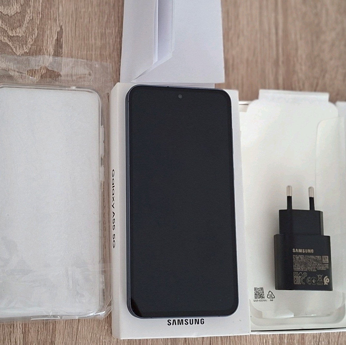 NIEUWSTAAT Samsung Galaxy A55 + Garantie + Oplader Hoesjes, Telecommunicatie, Ophalen of Verzenden
