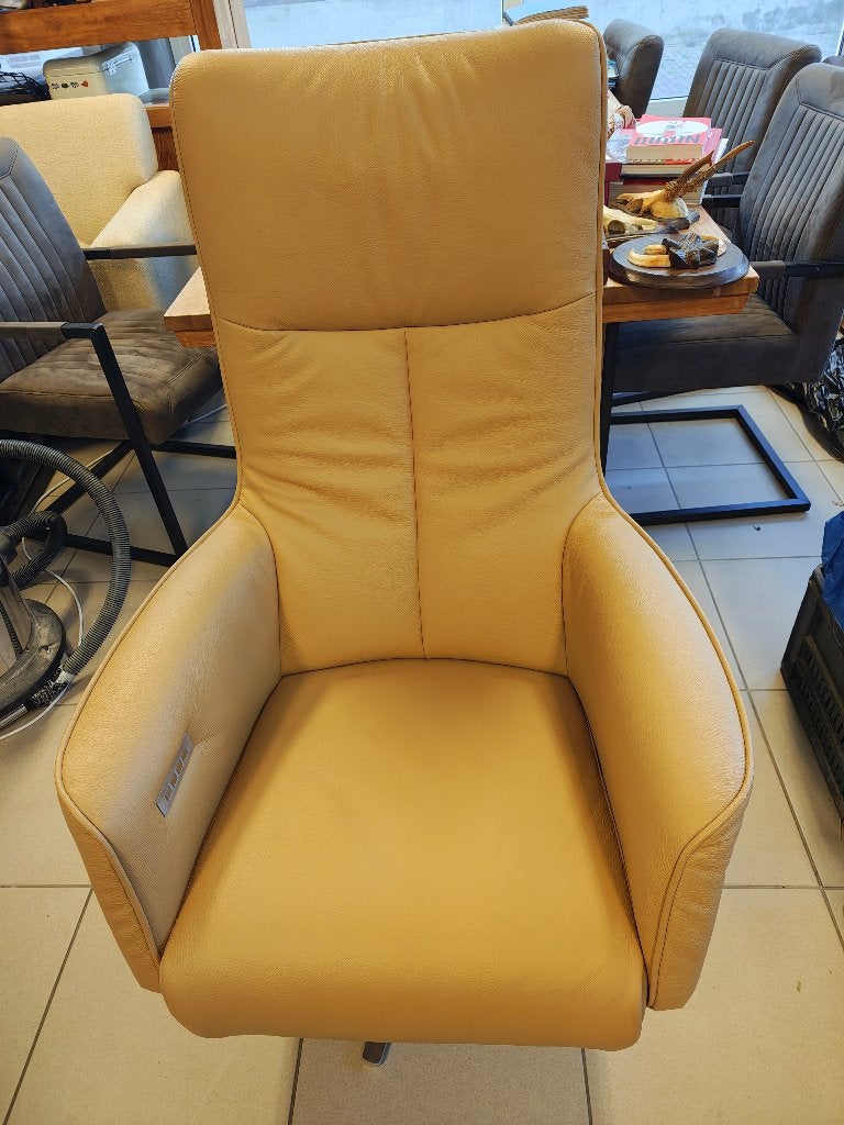 Relaxfauteuil / relaxstoel beige, Ophalen, Minder dan 75 cm, Leer, 50 tot 75 cm