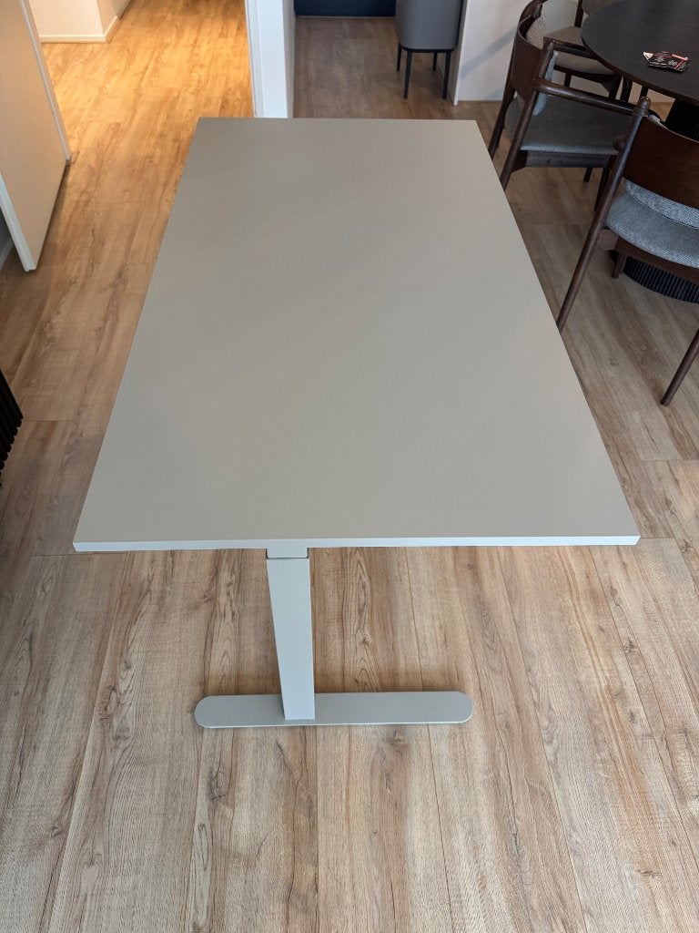 Verstelbaar bureau LUNDTOFT 70x130 cm – Beige, Ophalen, Zo goed als nieuw, Jysk, Beige