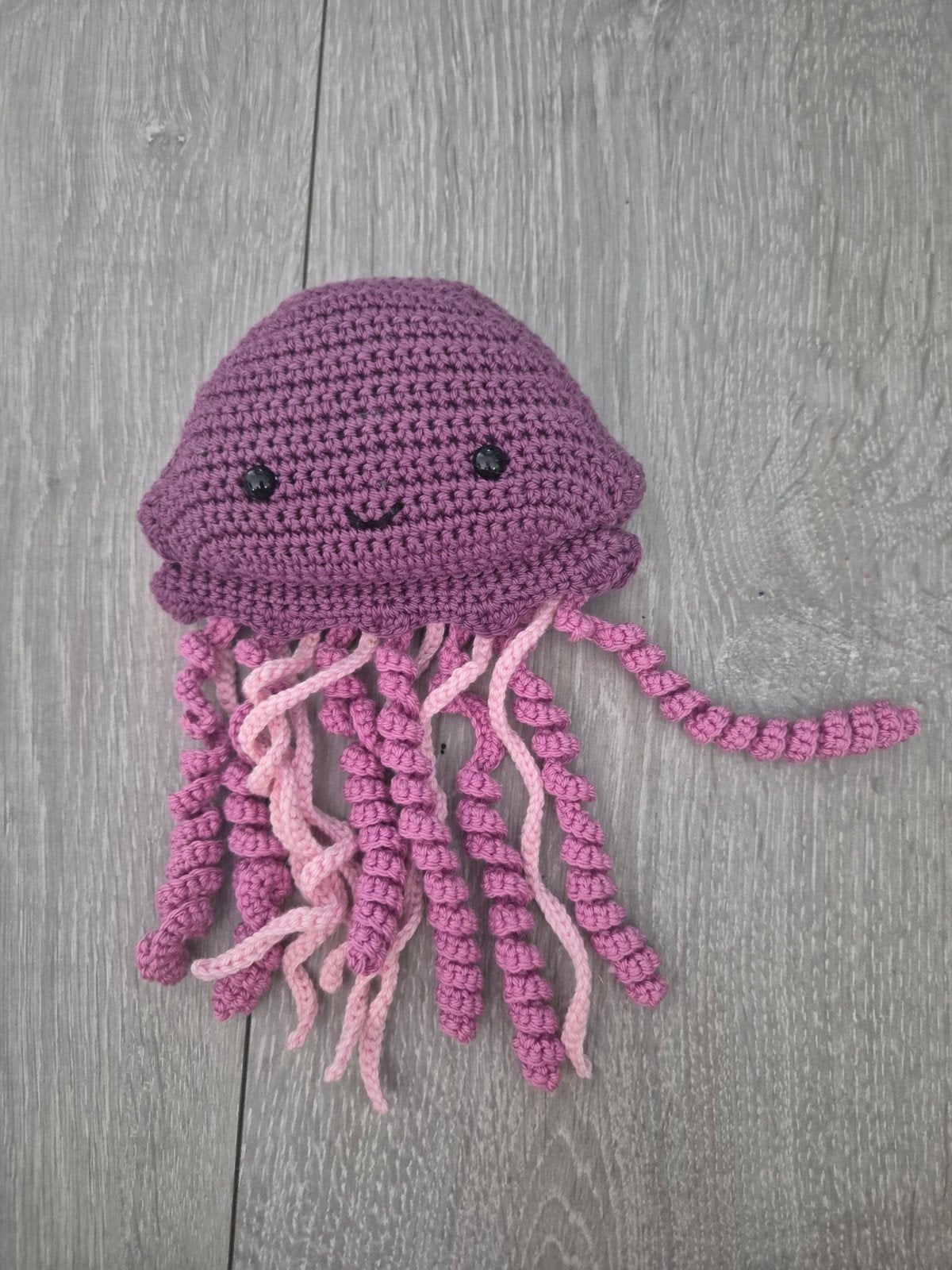 Zelfgehaakte kwal knuffel van Christel Krukkert patroon, Ophalen of Verzenden, Nieuw, Handgemaakt, Klein (minder dan 20 cm)