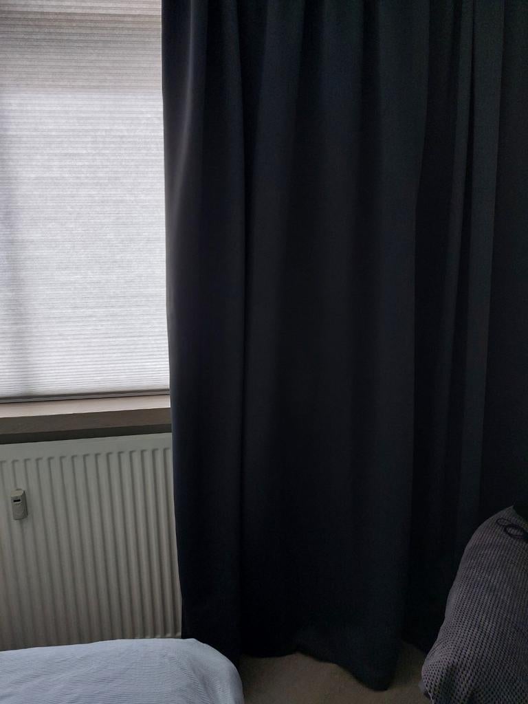 Donkergrijze verduisterings gordijnen 3 x totaal bijna 4 mtr, Huis en Inrichting, Stoffering | Gordijnen en Lamellen, Ophalen of Verzenden