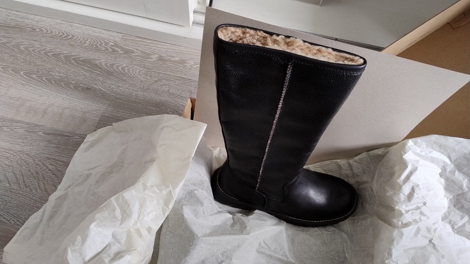 Nieuw Zwarte leren Uggs maat 39, Ophalen, Nieuw, Zwart