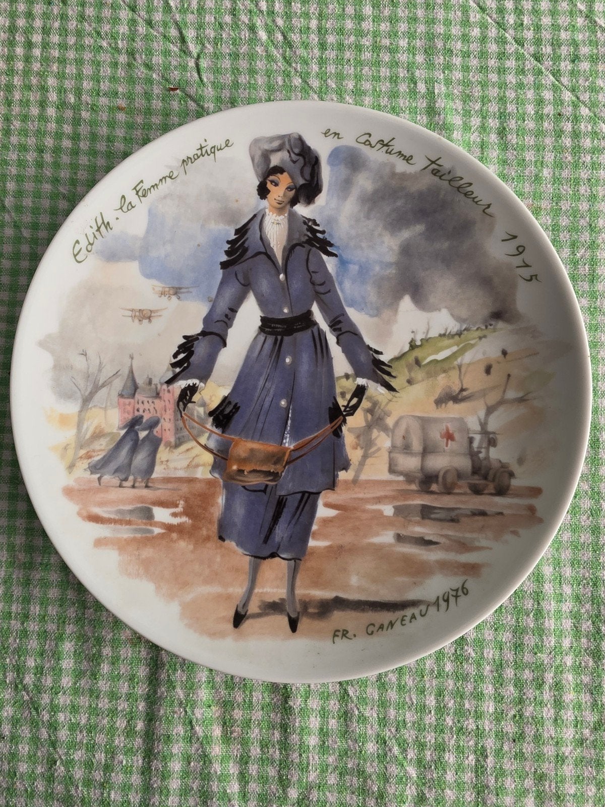 Limoges wandbord "Edith la Femme Pratique" 1915, Antiek en Kunst, Antiek | Wandborden en Tegels, Ophalen of Verzenden