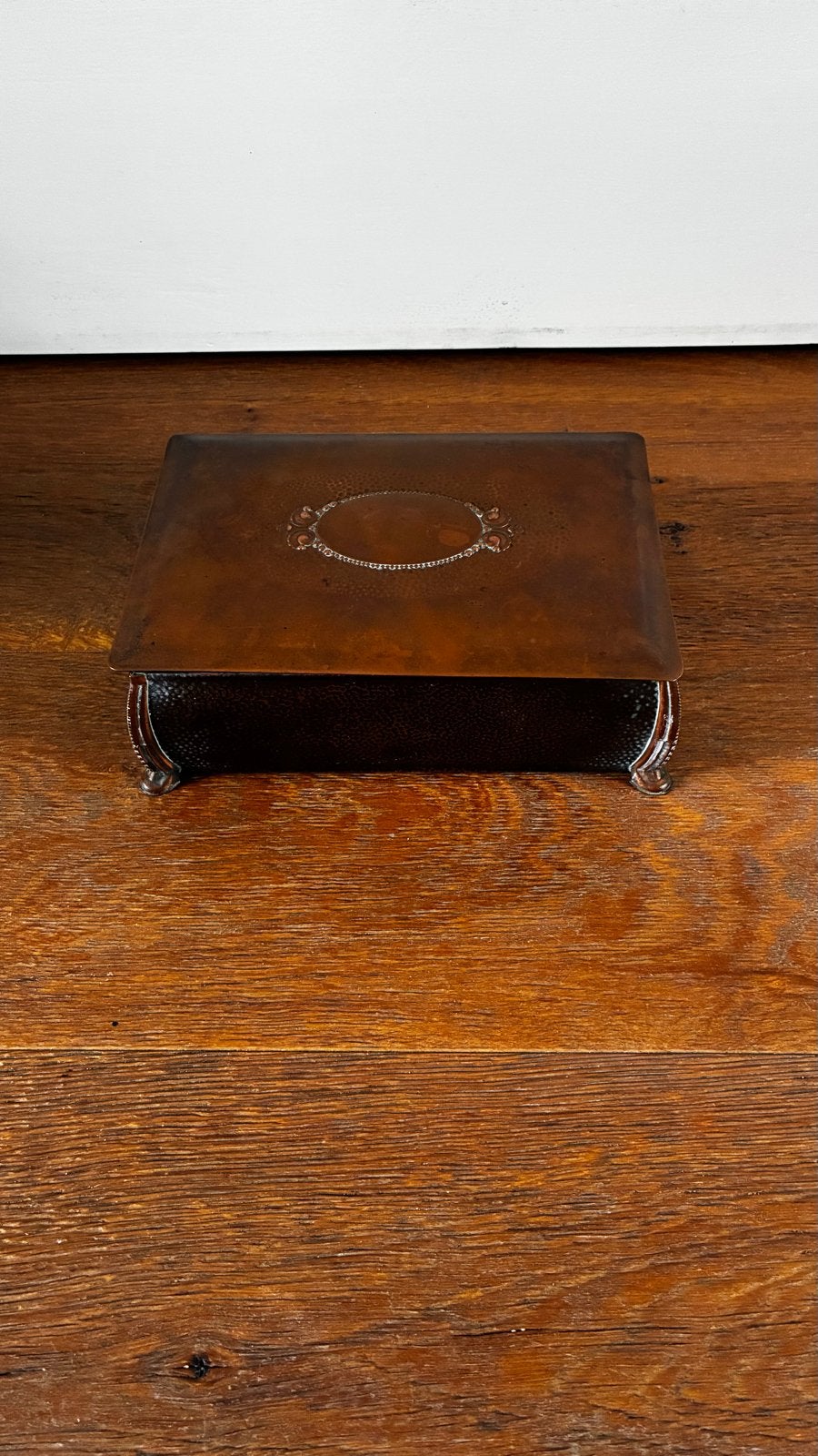 Antieke koperen sigarenkistje met reliëfdecoratie, Antiek en Kunst, Antiek | Koper en Brons, Ophalen of Verzenden, Koper