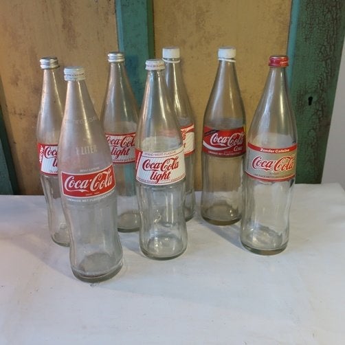 Fles Coca Cola glas 1 liter 33,5 cm hoog SET VAN ZEVEN STUKS, Ophalen of Verzenden, Gebruikt, Gebruiksvoorwerp