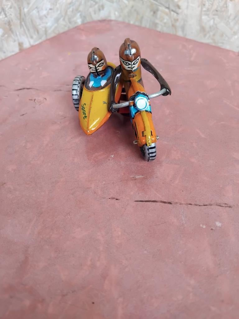 Tin toy motor en zijspan., Ophalen of Verzenden, 10 cm of meer, Goud, Overige materialen