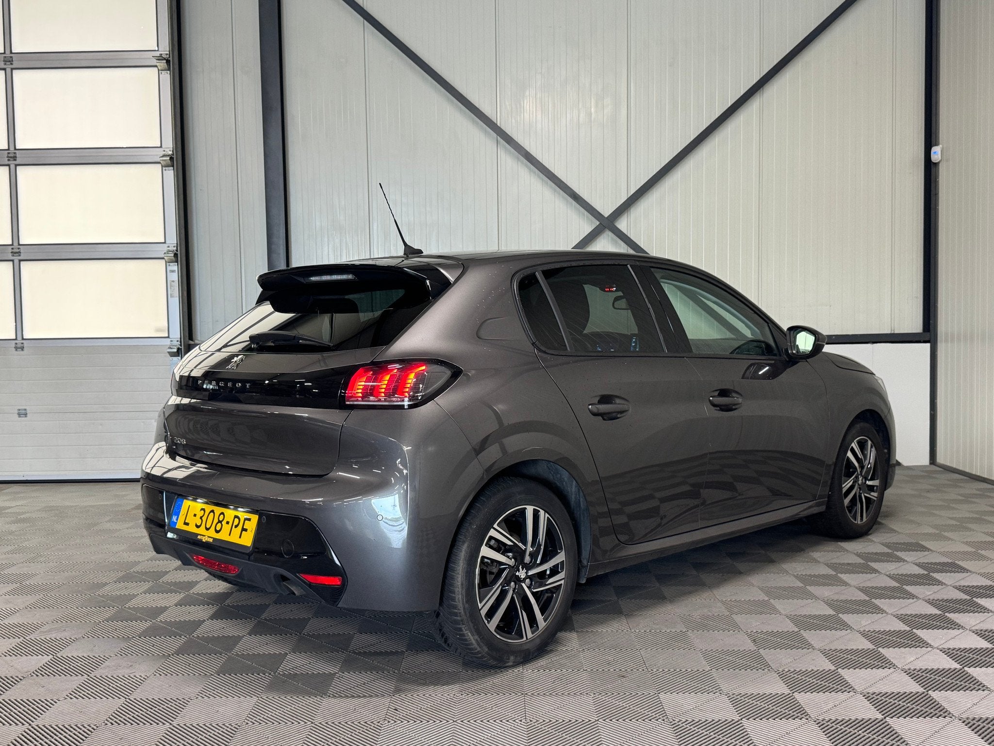 Peugeot 208 1.2 PureTech | Blue Lease Allure 5-Drs | Navi |, Gebruikt, Euro 6, 1199 cc, 100 pk