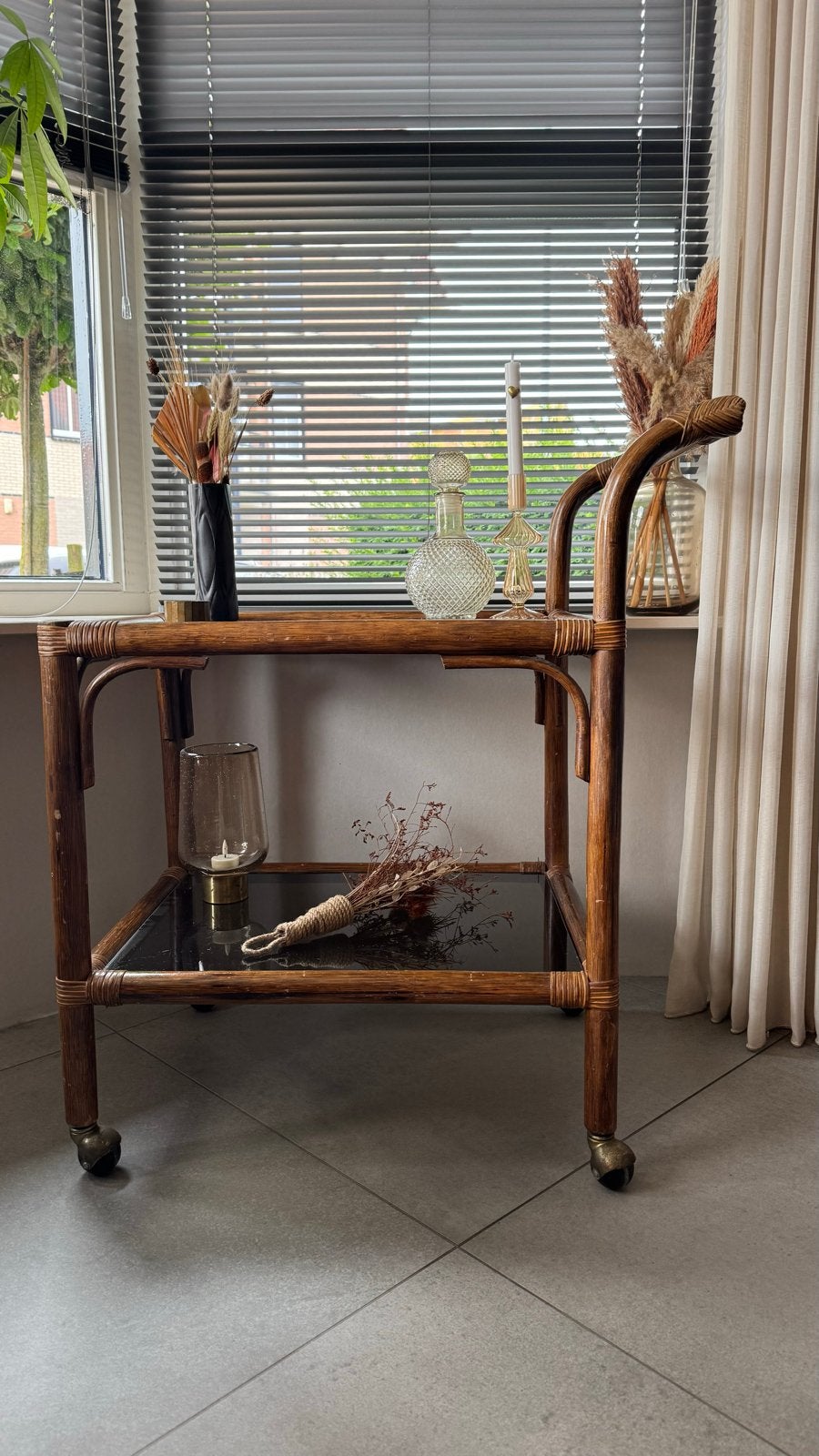 Vintage bamboe serveerwagen met glazen platen, Ophalen, Gebruikt, 55 tot 75 cm, 60 cm of meer