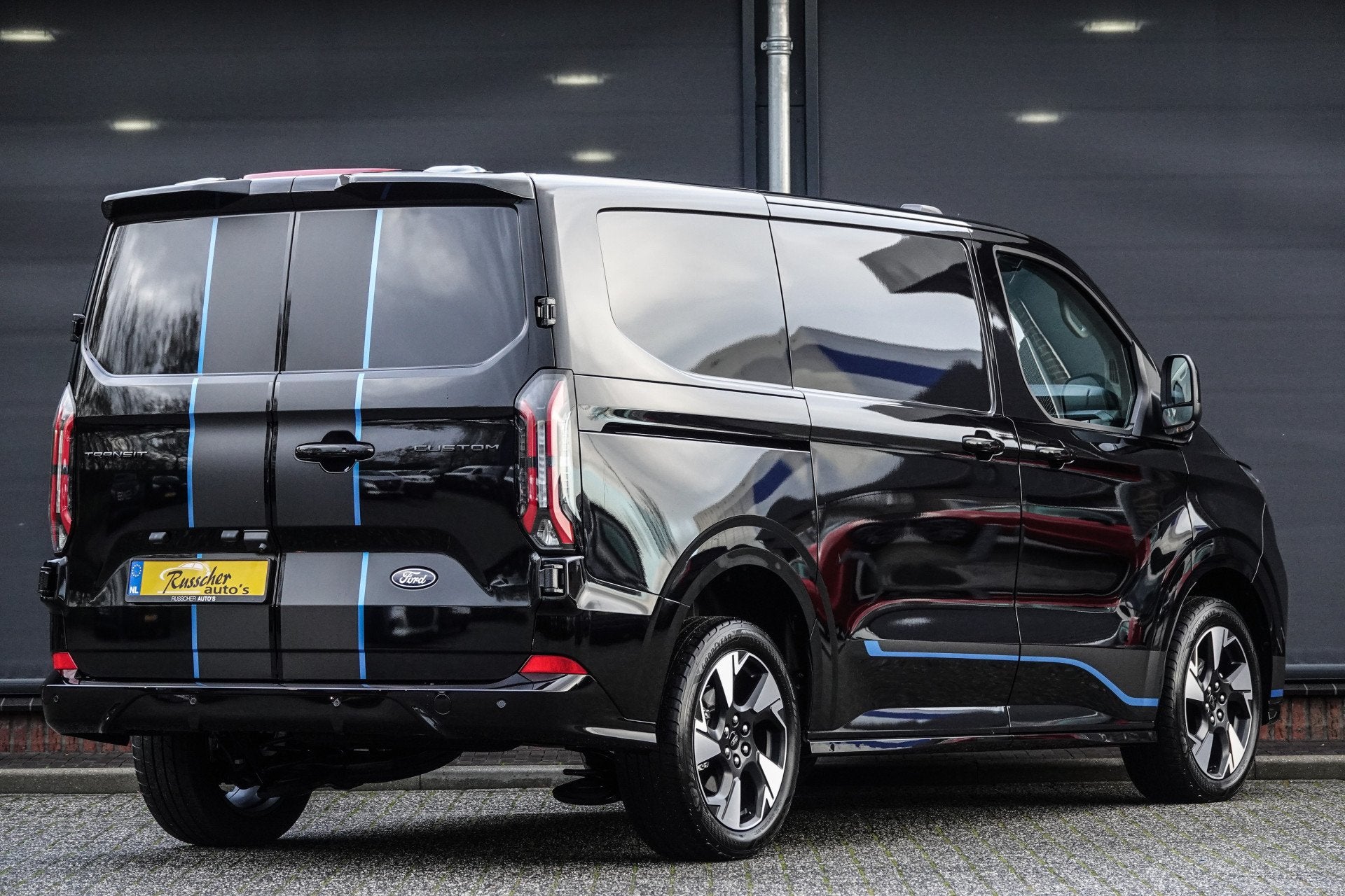 Ford Transit Custom L1H1 170Pk Aut. | Sport | 2xSchuifdeur |, 12 maanden, Gebruikt, Zwart, 4 cilinders