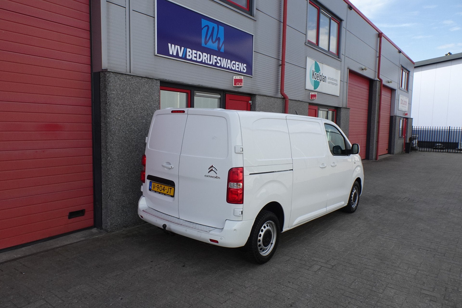 Citroën Jumpy 2.0 BlueHDI 120 Club M S&S 3 zits navi camera, Voorwielaandrijving, Dealer onderhouden, 1588 kg, Gebruikt