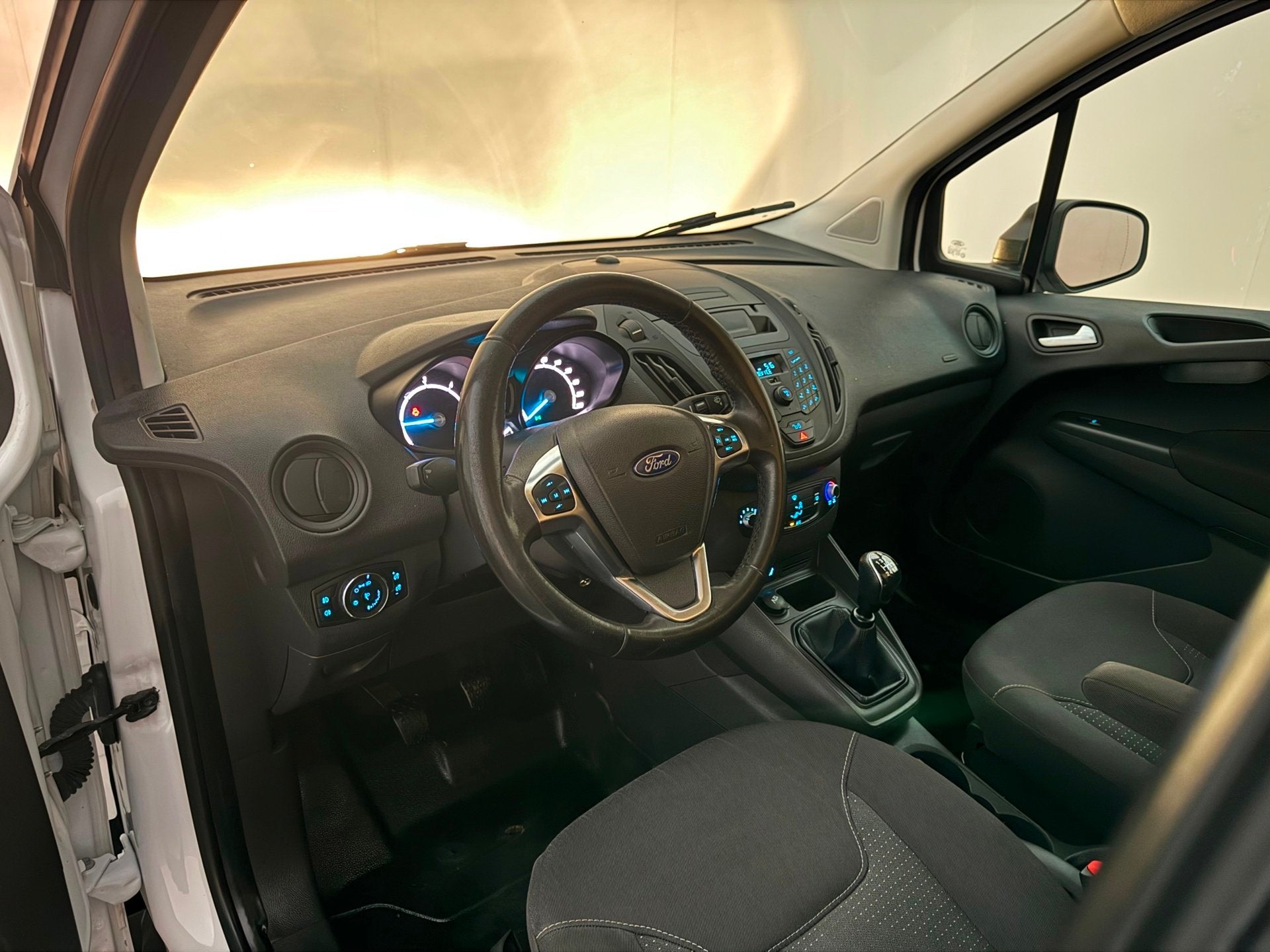 Ford Transit Courier 1.5 TDCI Trend, Voorwielaandrijving, Stof, Gebruikt, Euro 6