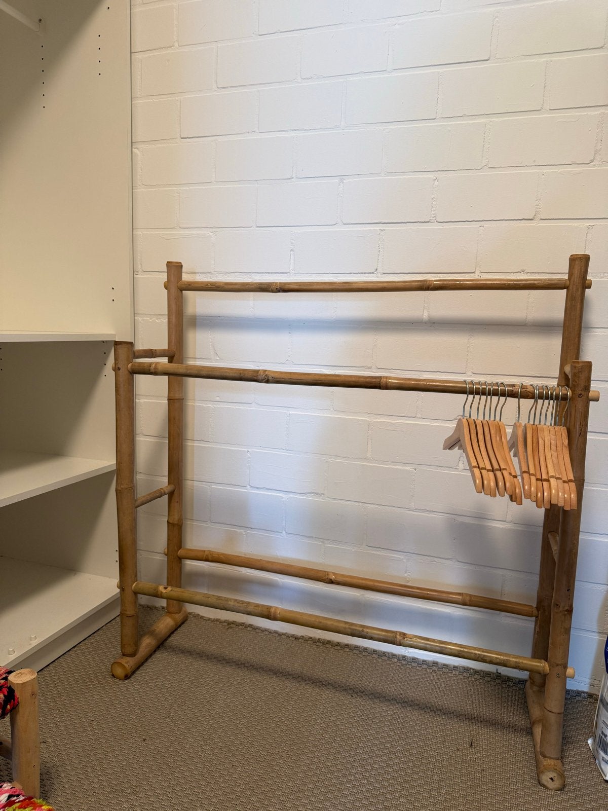 Bamboe kledingrek met hangers, Kleding | Dames, Kledingrekken, Ophalen, Nieuw
