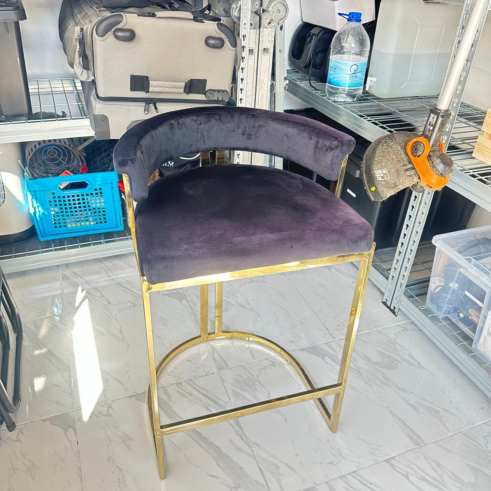 Luxe barkruk fluweel zwart met gouden frame, Huis en Inrichting, Barkrukken, Ophalen, Met voetsteun, 60 tot 90 cm, Nieuw
