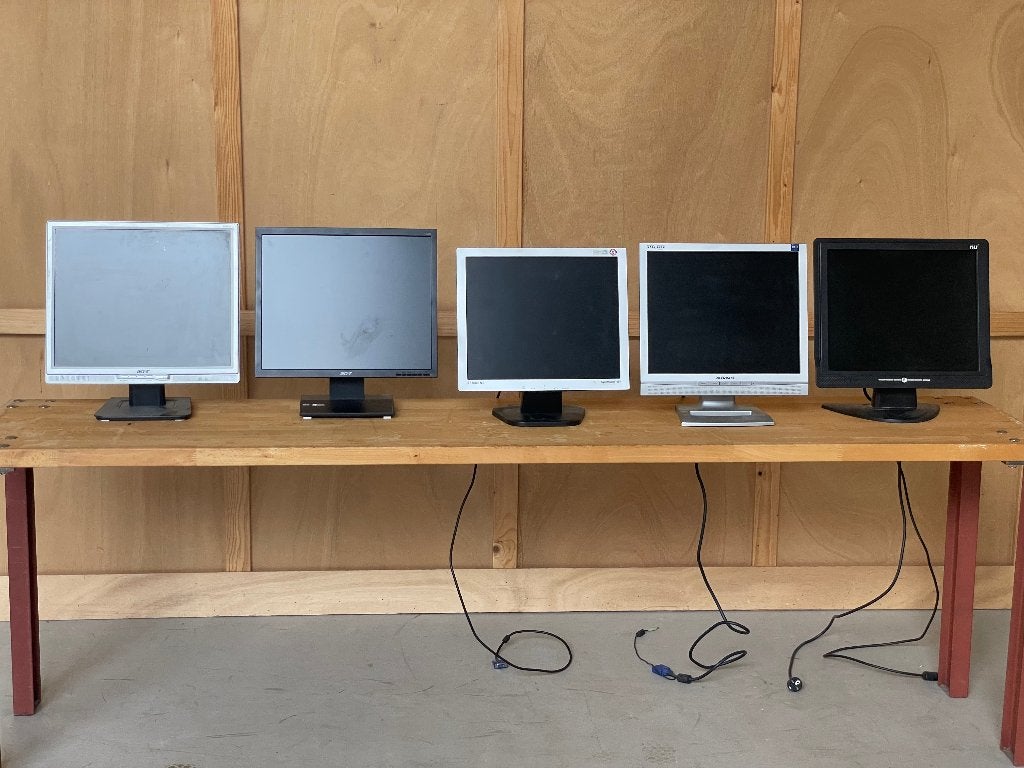 5 Computer monitor met VGA / DVI aansluiting, Computers en Software, Monitoren, Ophalen, Ingebouwde speakers, Samsung, Onbekend