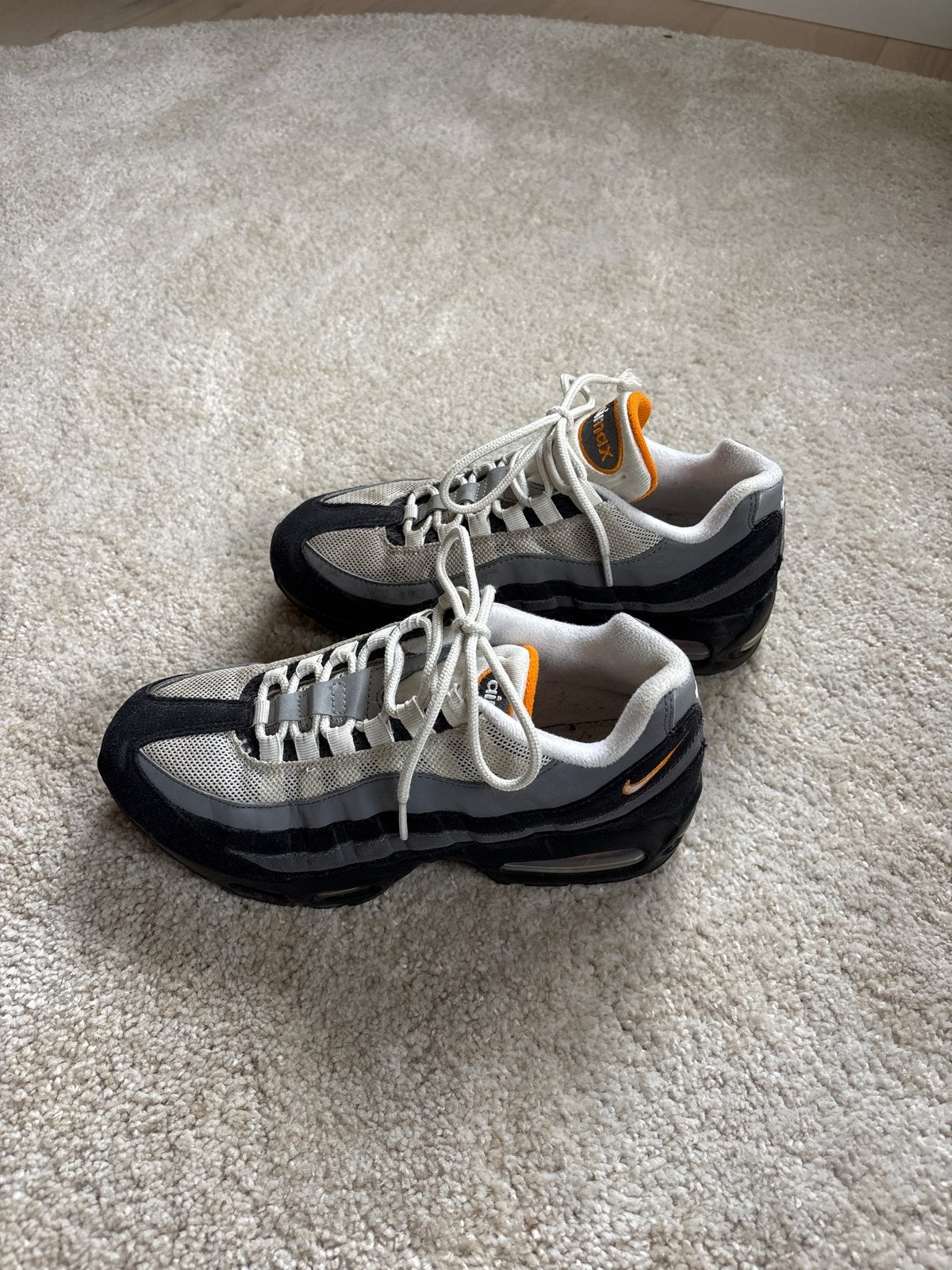 Nike Air Max 95 sneakers - Zwart/Grijs/Wit/Oranje, Ophalen of Verzenden, Gedragen, Zwart, Sneakers of Gympen