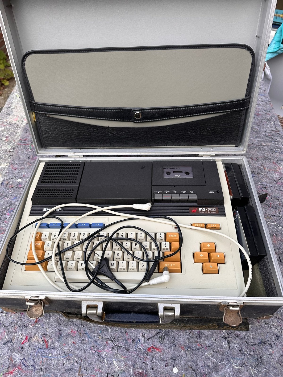 Vintage Sharp MZ-700 Personal Computer met software, Computers en Software, Vintage Computers, Ophalen of Verzenden