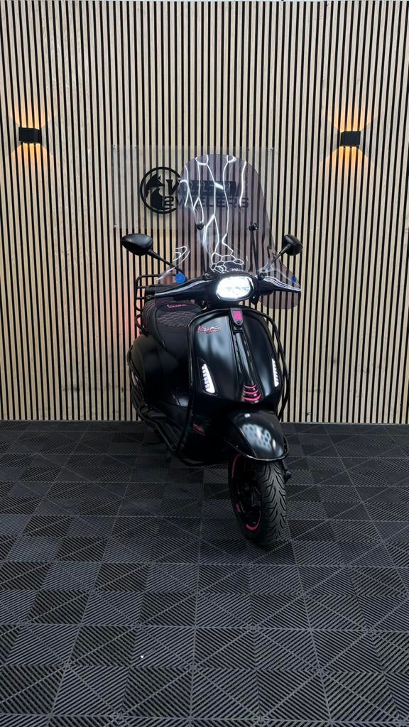 Vespa Sprint | Matt Black & Pink |  Facelift | E5+, Fietsen en Brommers, Scooters | Vespa, Overige modellen, Maximaal 45 km/u