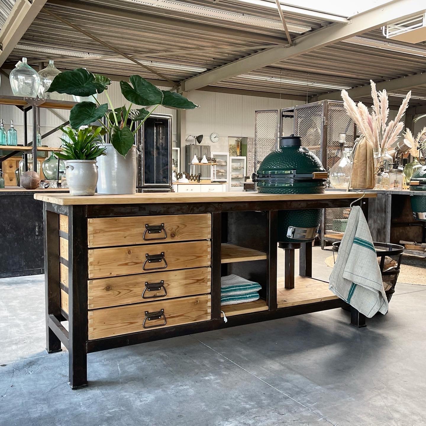 Industriële buitenkeuken, werkbank, Big Green Egg, barbecue, Ophalen