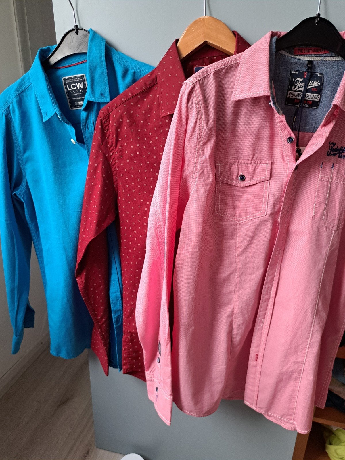 3 nette heren overhemden maat M - rood, roze, blauw, Ophalen, Halswijdte 39/40 (M), Zo goed als nieuw, Fyren, Twinlife, LCW Teen