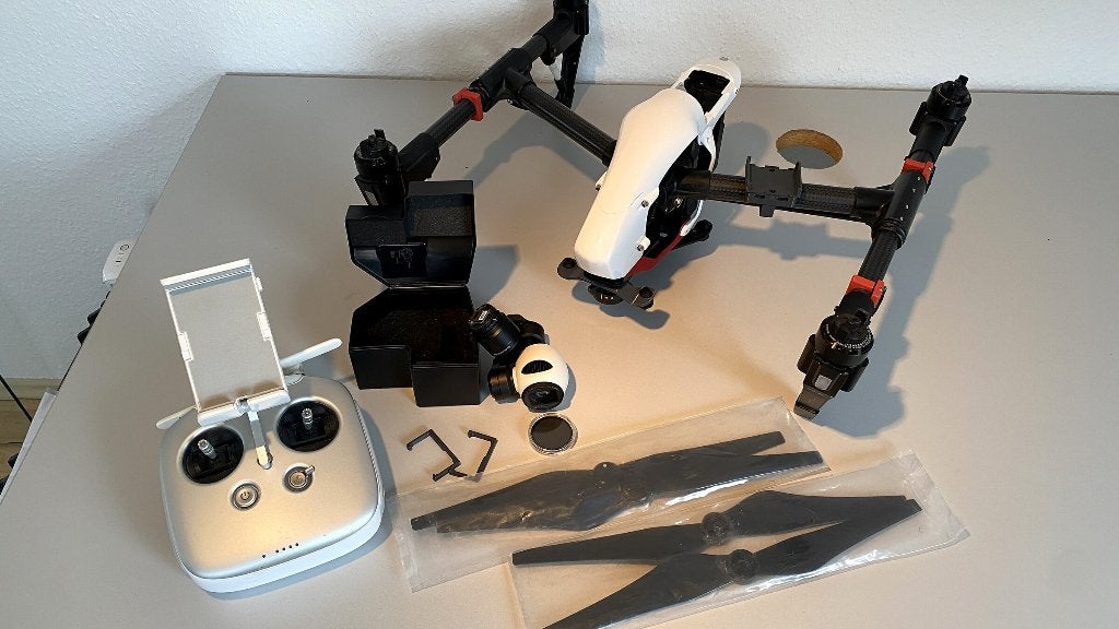 DJI Inspire 1 V2 + Zenmuse X3 | 2 controllers | geen accu, Ophalen, Gebruikt, 15 tot 30 minuten, Professionele drone