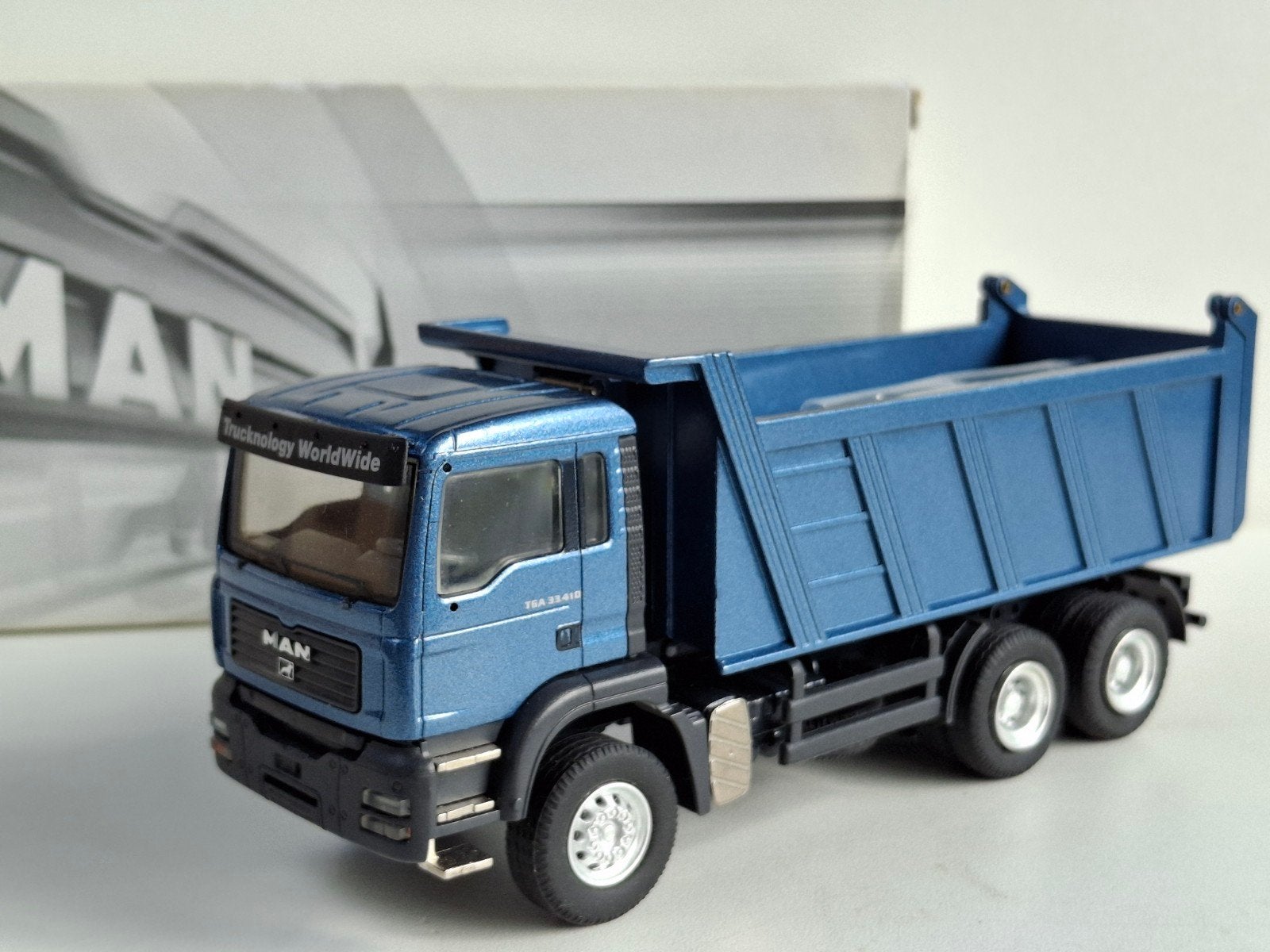 MAN TGA 33.410 TRUCKNOLOGY WORLDWIDE 1:50, Ophalen of Verzenden, Zo goed als nieuw, Bus of Vrachtwagen