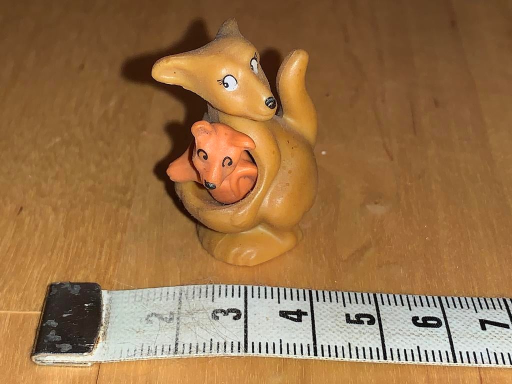 Kangaroe met jong. Herl oud, (surprise ei item), Ophalen of Verzenden, Gebruikt, Dier