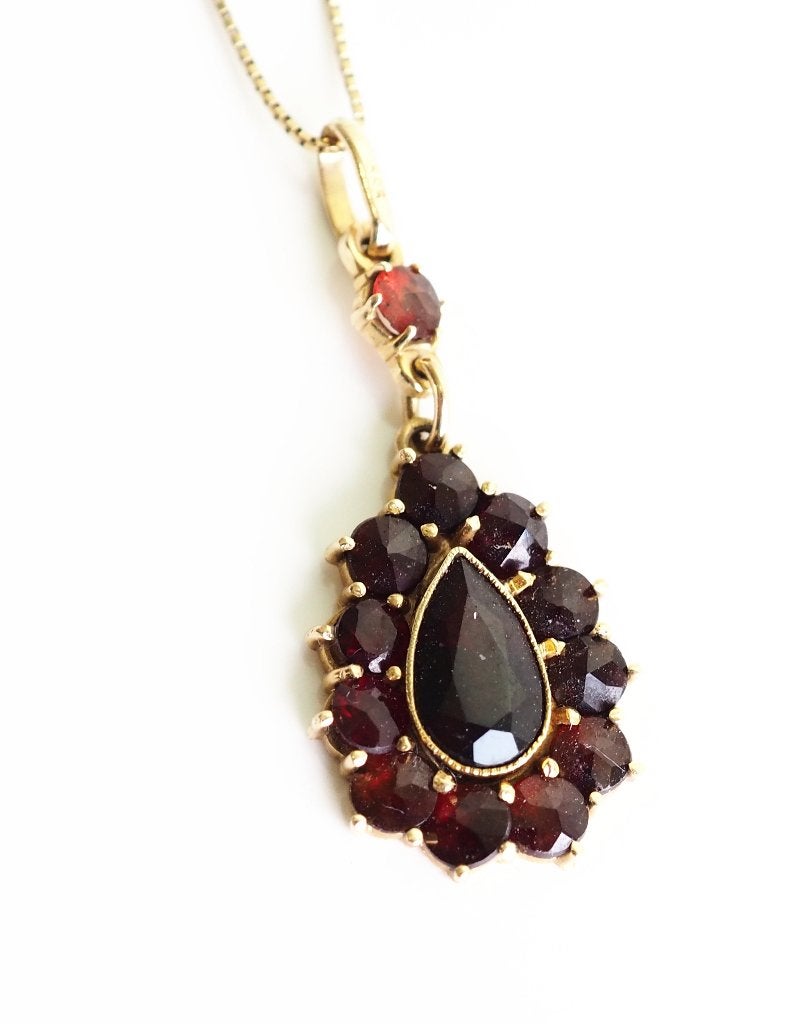 14 krt gouden ketting en hanger met granaten, ., Ophalen of Verzenden, Zo goed als nieuw, .