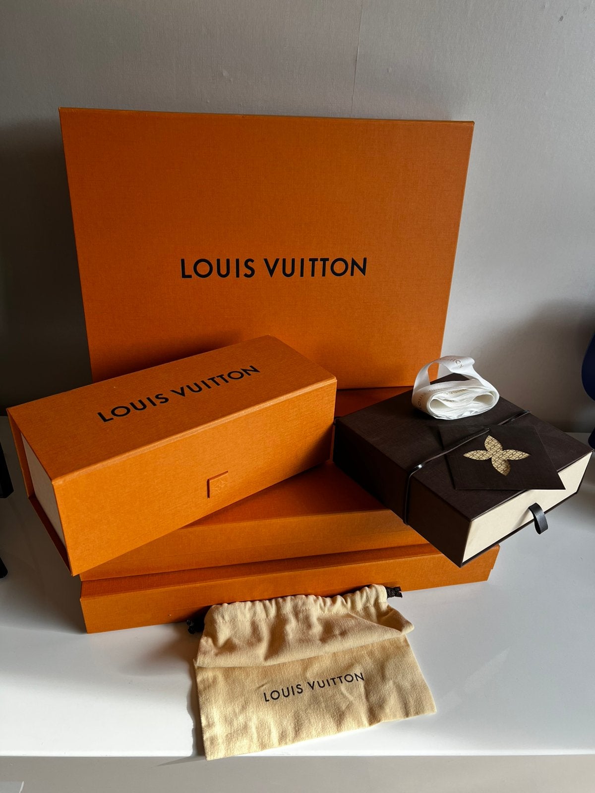 Set 5 Originele Louis Vuitton Geschenkdozen-Lint- Stofzak, Ophalen of Verzenden, Zo goed als nieuw, Verpakking