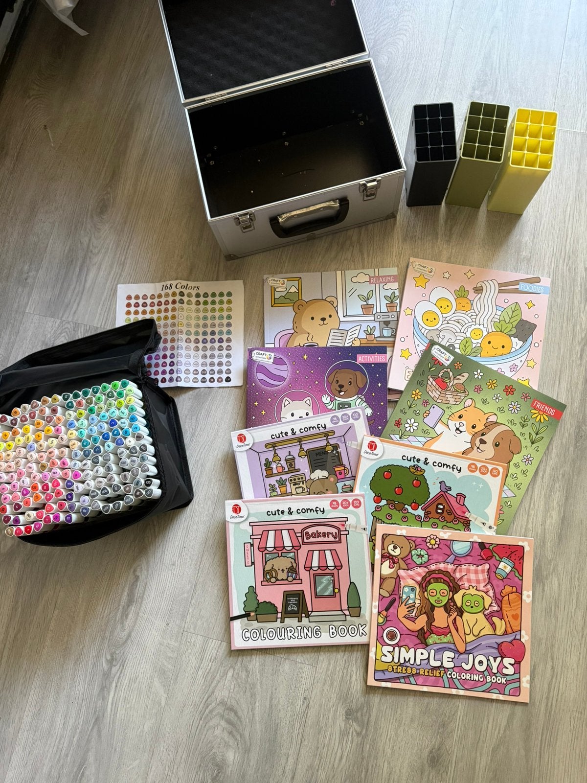 Cozy coloring boekjes ( action) houders/ stiften zie omsch., Hobby en Vrije tijd, Tekenen, Verzenden, Zo goed als nieuw, Potlood of Stift