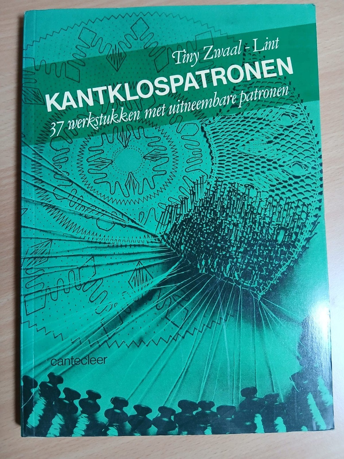 Kantklospatronen: 37 werkstukken met uitneembare patronen, Ophalen of Verzenden