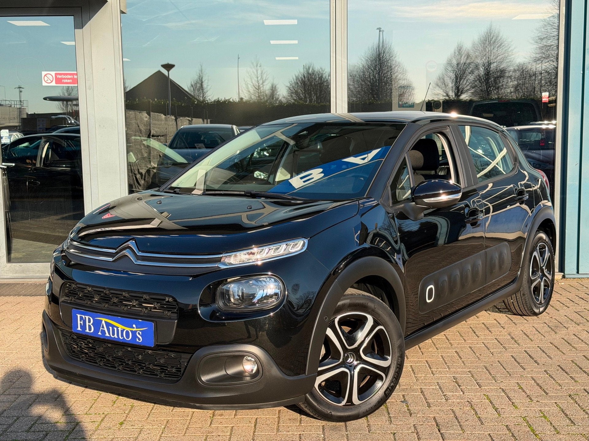 Citroen C3 1.2 PureTech Shine Airco Navi Cruise Camera Autom, Auto's, Stof, Gebruikt, Zwart, 1199 cc