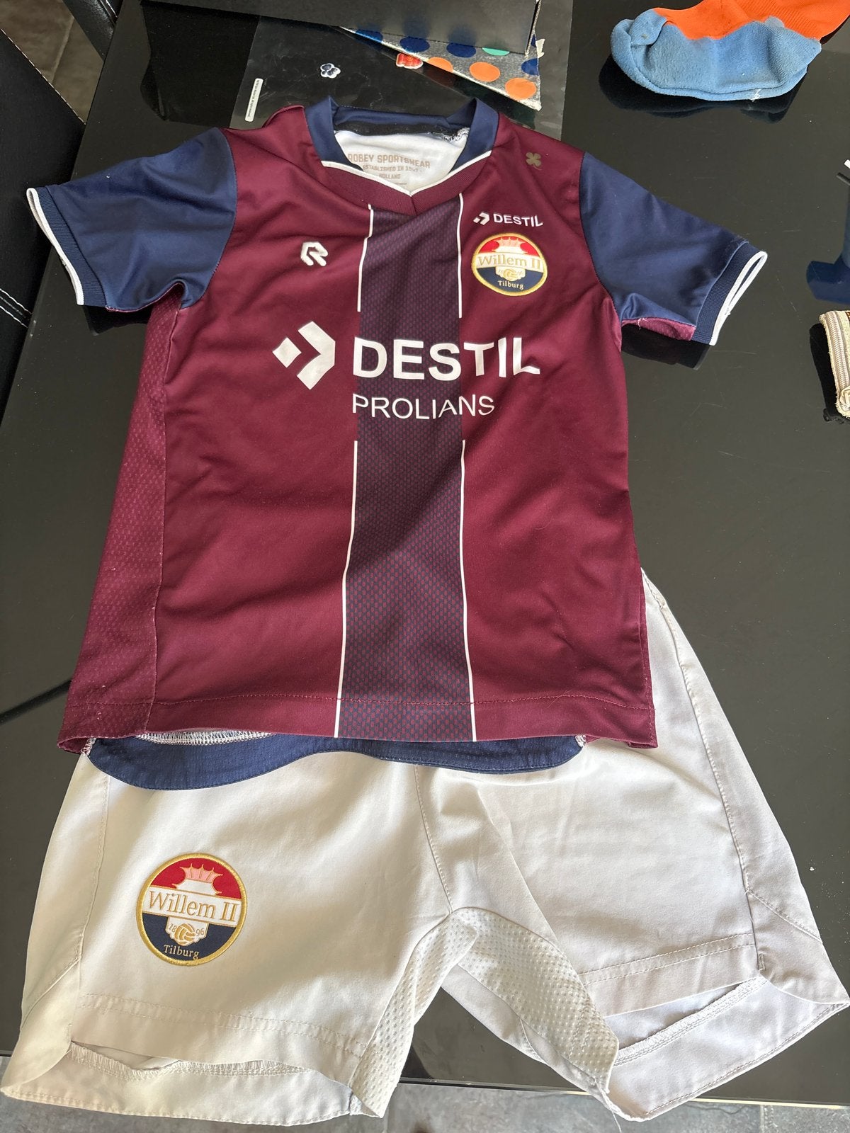 Willem II tenue Robey Sportswear maat 128, Kinderen en Baby's, Ophalen of Verzenden, Gebruikt, Jongen of Meisje