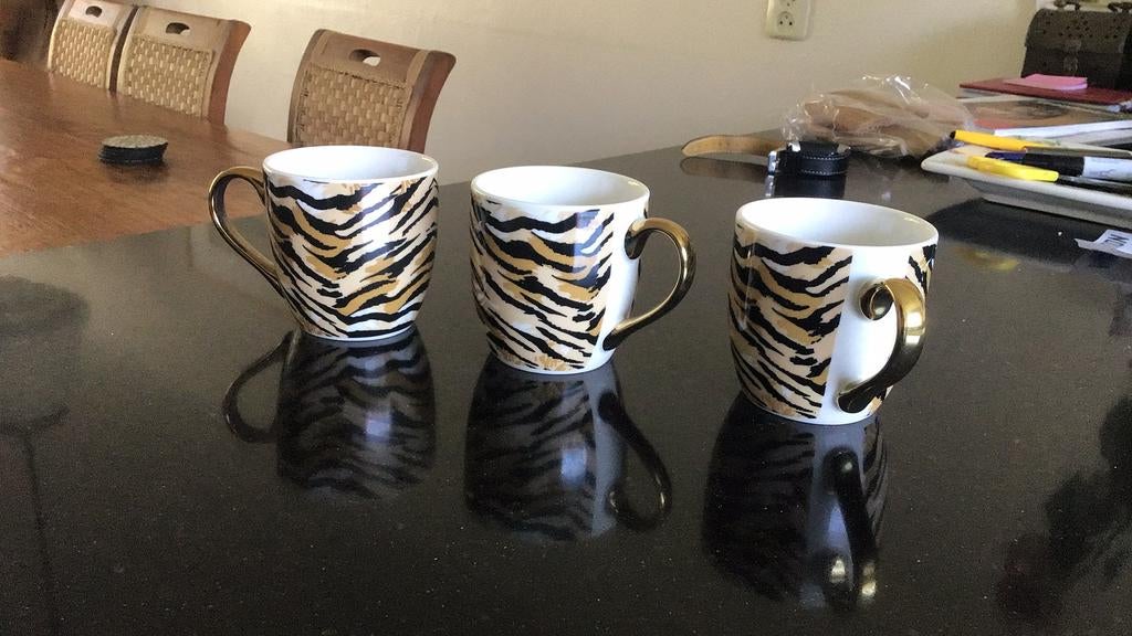 Drie mokjes tijgerprint., Huis en Inrichting, Keuken | Servies, Ophalen, Zo goed als nieuw, Overige stijlen, Kop(pen) en/of Schotel(s)