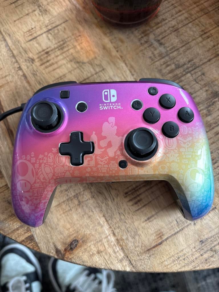 Nintendo Switch bedrade Limited Edition Mario controller, Spelcomputers en Games, Spelcomputers | Nintendo Switch, Ophalen of Verzenden