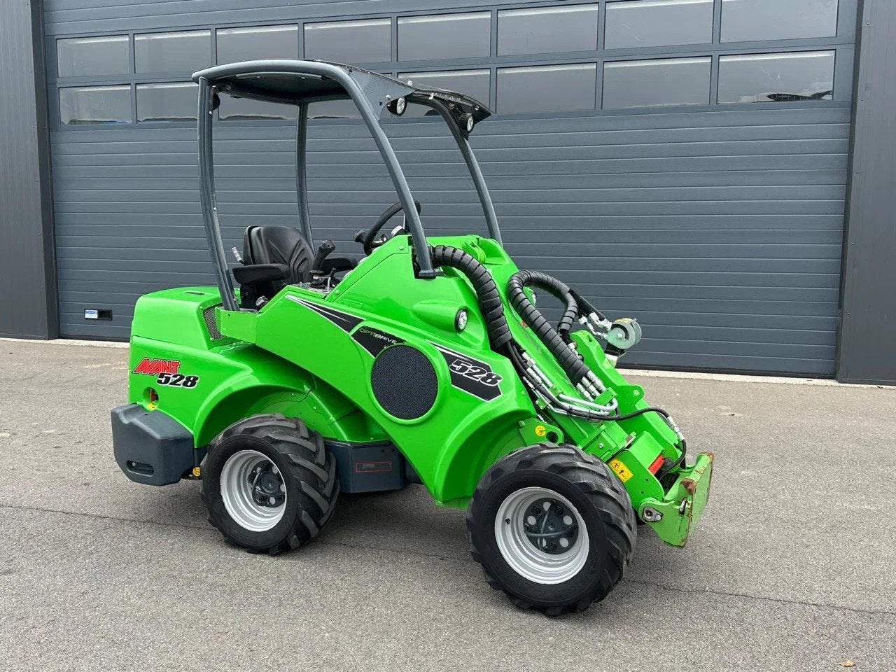 Avant 528 mini-shovel (bj 2023), Wiellader of Shovel